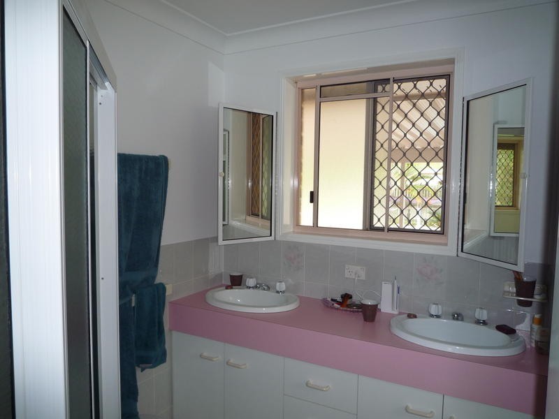 27 Cockatoo Crescent, Gooburrum QLD 4670