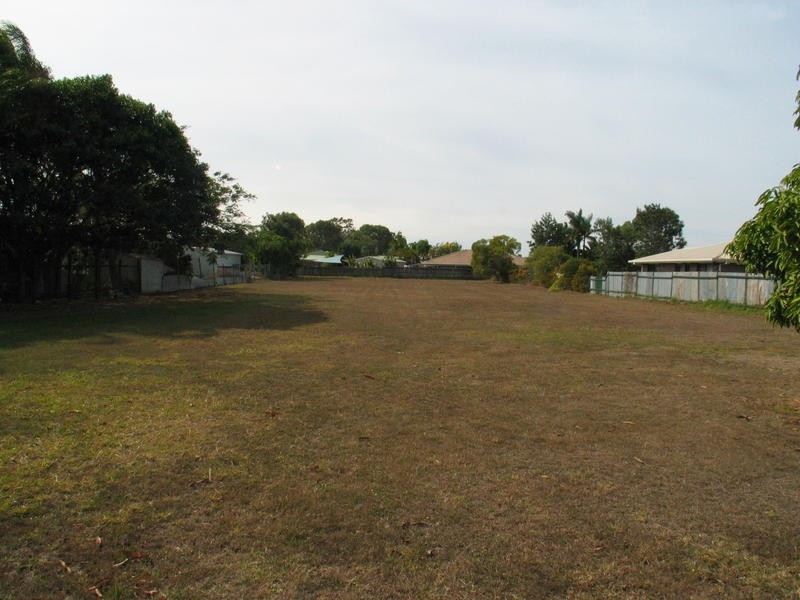 12 Chards Road, Avenell Heights QLD 4670
