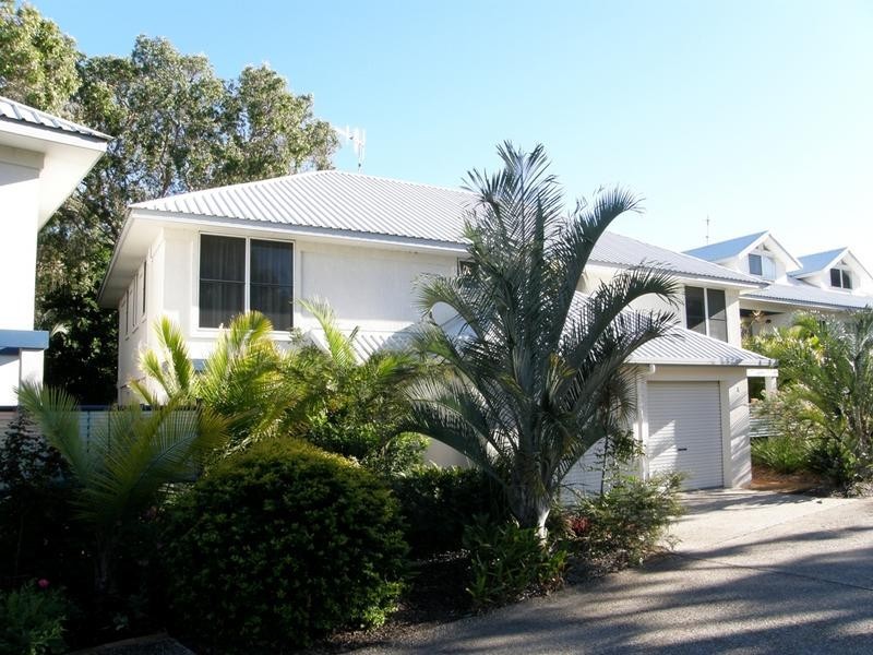 Unit 3 / 2 Sylvan Drive, Moore Park Beach QLD 4670