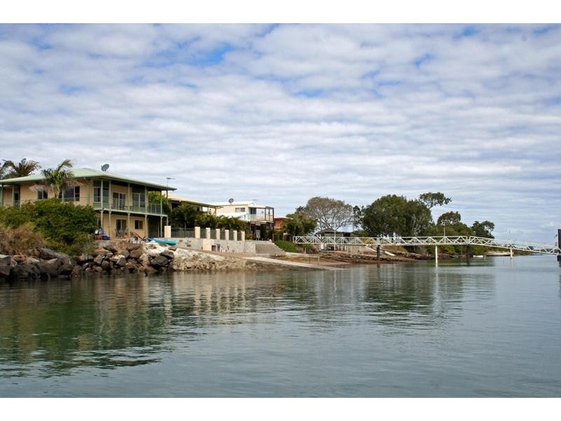 60 Corser Street, Burnett Heads QLD 4670