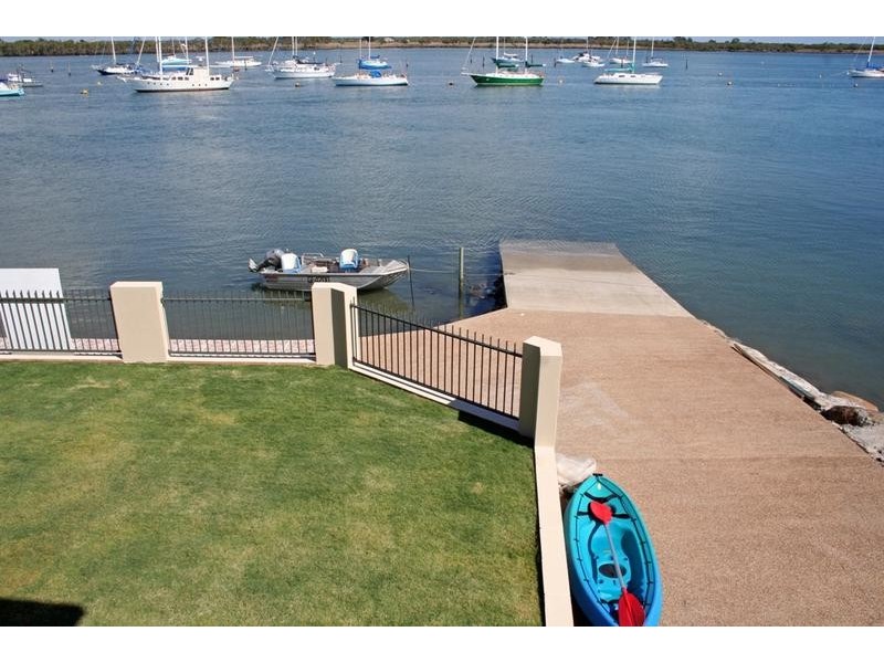 60 Corser Street, Burnett Heads QLD 4670