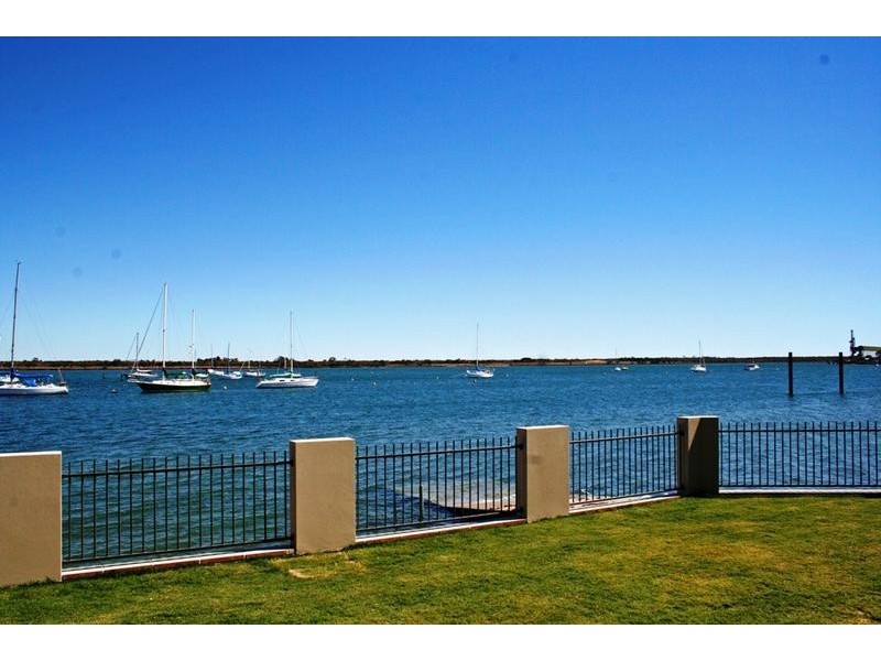 60 Corser Street, Burnett Heads QLD 4670