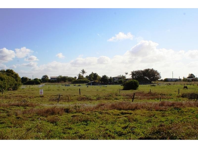 2 Sea Esplanade, Burnett Heads QLD 4670