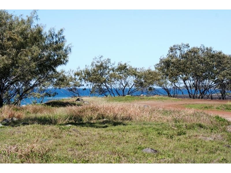 2 Sea Esplanade, Burnett Heads QLD 4670