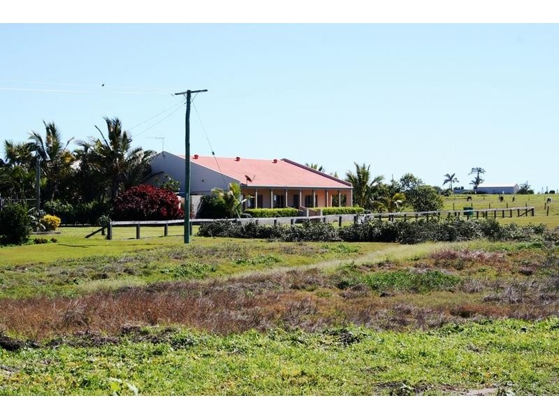 2 Sea Esplanade, Burnett Heads QLD 4670