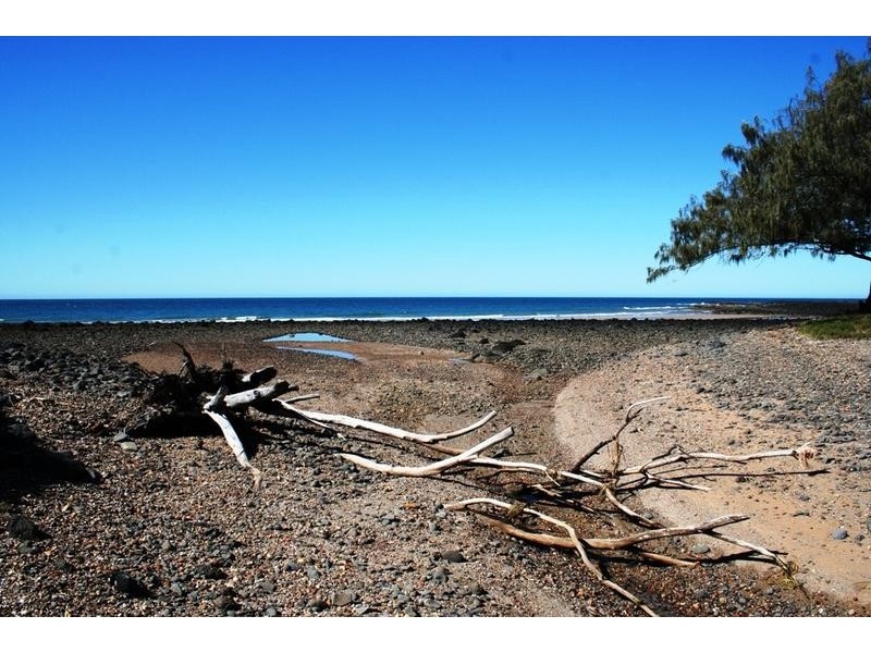 2 Sea Esplanade, Burnett Heads QLD 4670