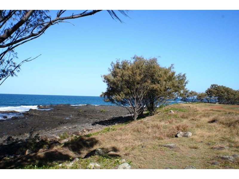 2 Sea Esplanade, Burnett Heads QLD 4670