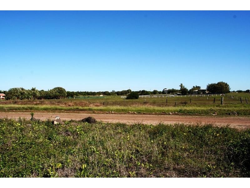 2 Sea Esplanade, Burnett Heads QLD 4670