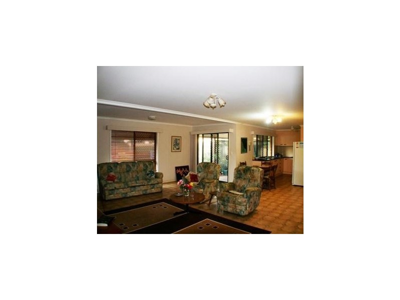 11 Knudsen Street, Elliott Heads QLD 4670
