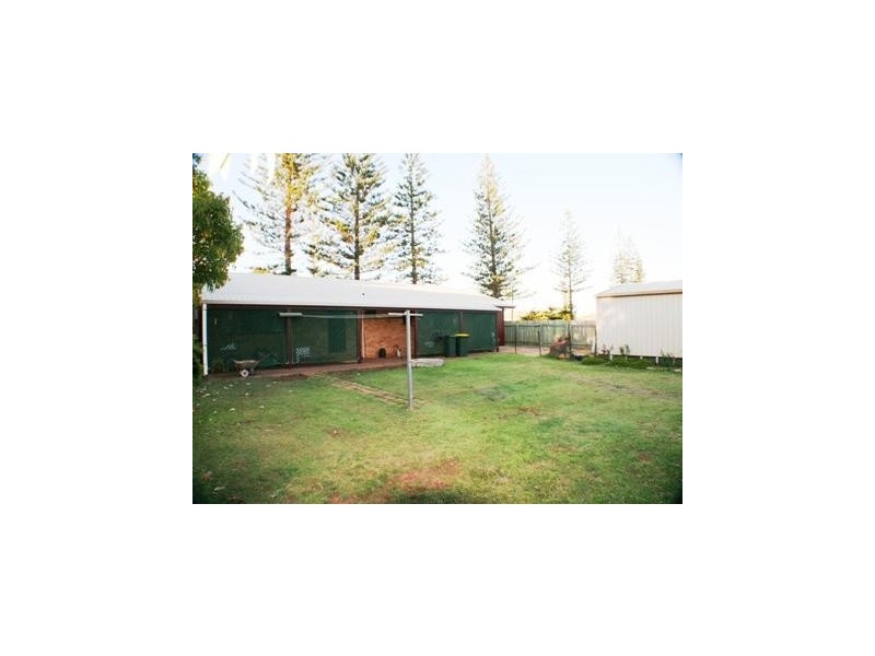 11 Knudsen Street, Elliott Heads QLD 4670