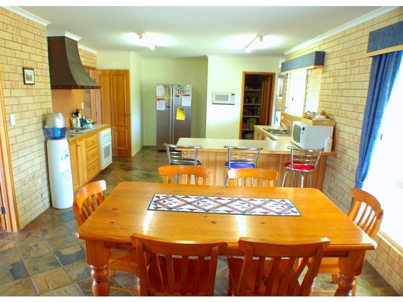 9 Norgrove Road, Branyan QLD 4670