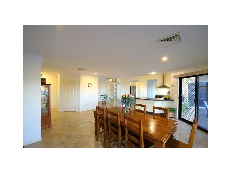 14 Coral Cove Drive, Coral Cove QLD 4670