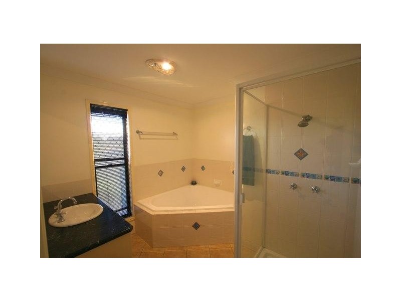 14 Coral Cove Drive, Coral Cove QLD 4670