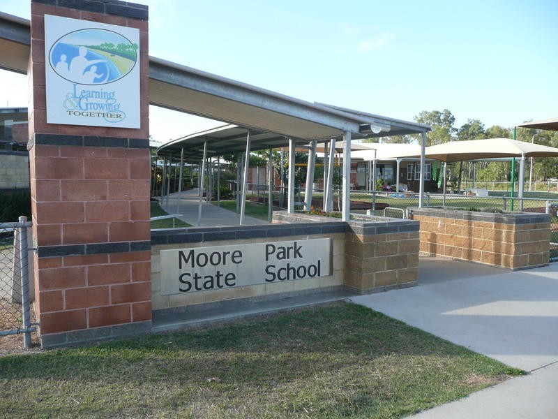 14 Sandpiper Gr, Moore Park Beach QLD 4670