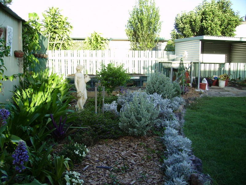 8 Strathdee Ave, Bundaberg South QLD 4670