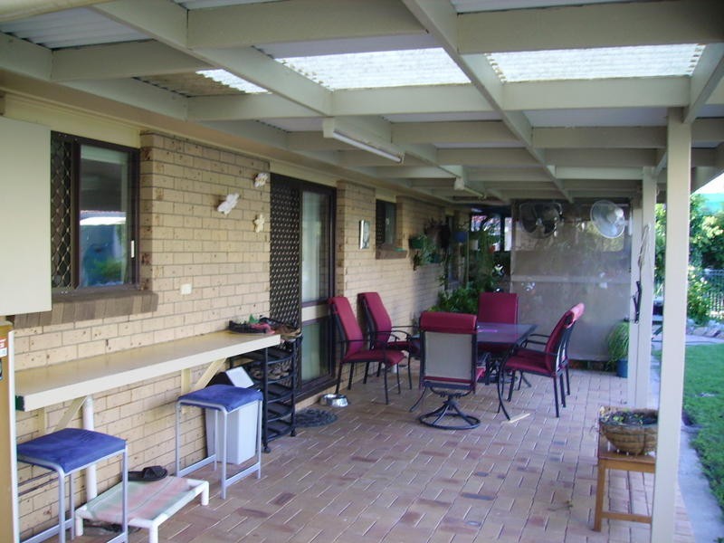 8 Strathdee Ave, Bundaberg South QLD 4670