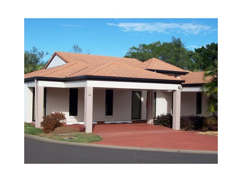 Villa 32 / Pebble Beach Drive, Coral Cove QLD 4670