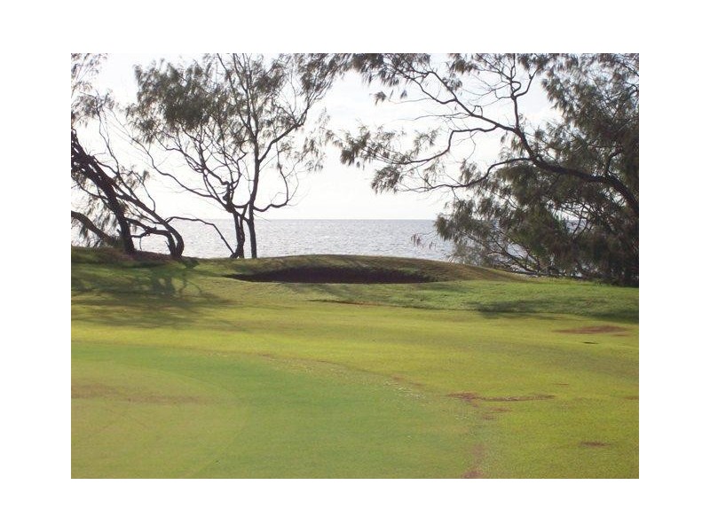 Villa 32 / Pebble Beach Drive, Coral Cove QLD 4670