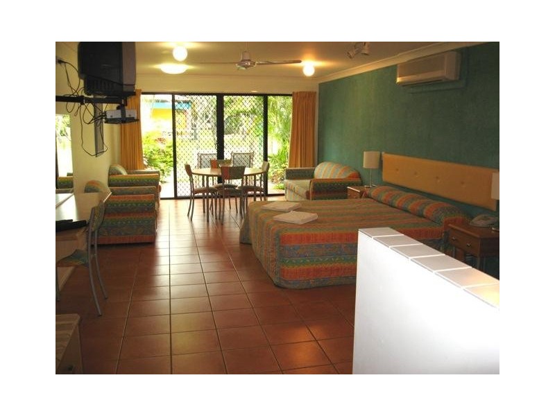 Villa 32 / Pebble Beach Drive, Coral Cove QLD 4670