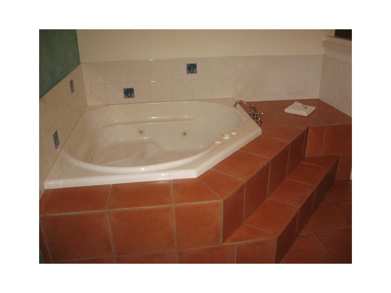 Villa 32 / Pebble Beach Drive, Coral Cove QLD 4670