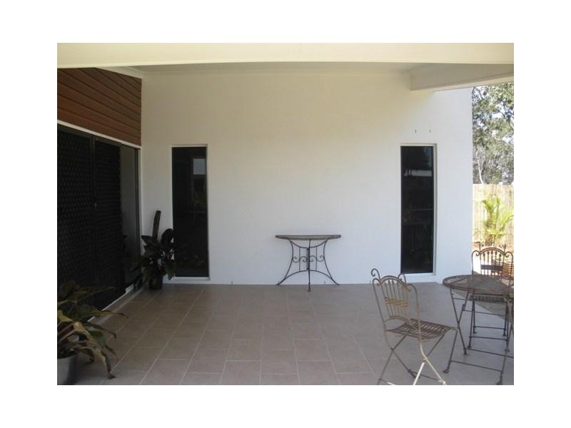 4 Meleisha Place, Coral Cove QLD 4670