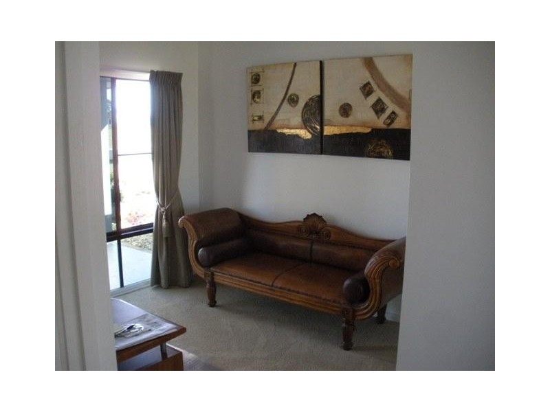 4 Meleisha Place, Coral Cove QLD 4670