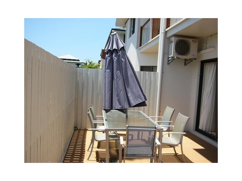 2 54 Johnson Street, Bargara QLD 4670