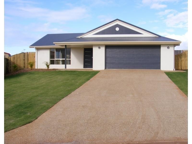 7 Leon Place, Coral Cove QLD 4670