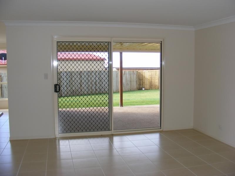 7 Leon Place, Coral Cove QLD 4670