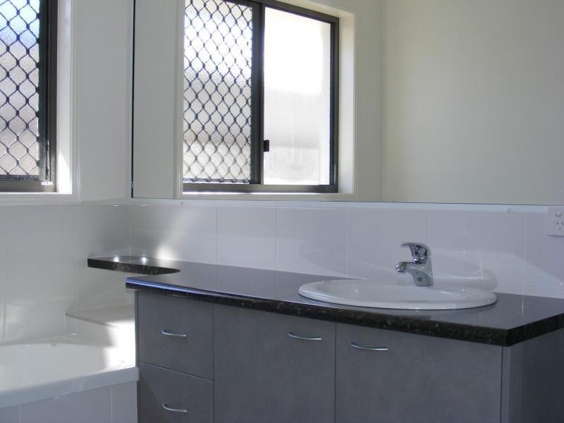 43 Bisdee Street, Coral Cove QLD 4670