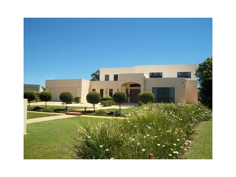 7 Davin Place, Coral Cove QLD 4670