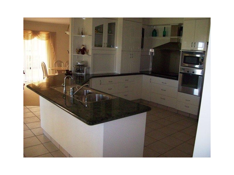 7 Davin Place, Coral Cove QLD 4670