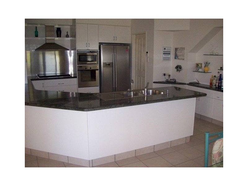 7 Davin Place, Coral Cove QLD 4670