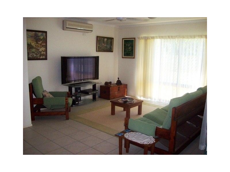 7 Davin Place, Coral Cove QLD 4670