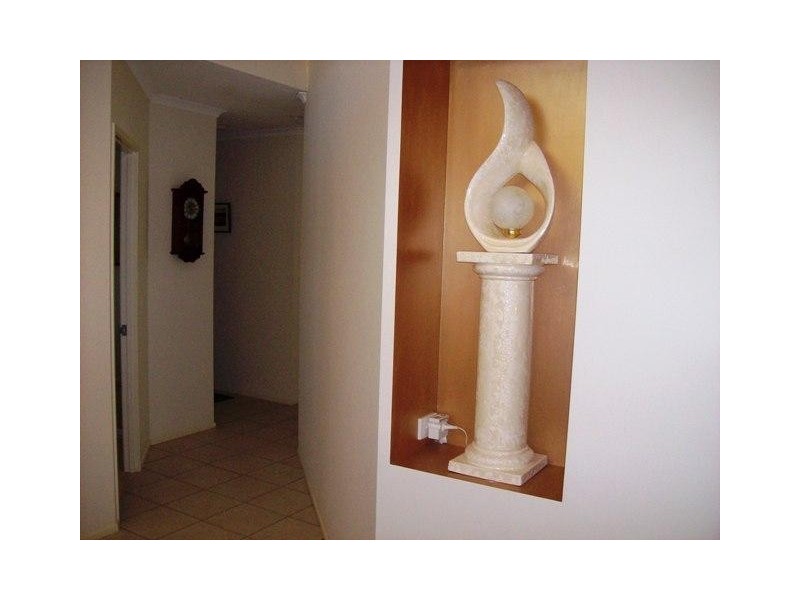 7 Davin Place, Coral Cove QLD 4670