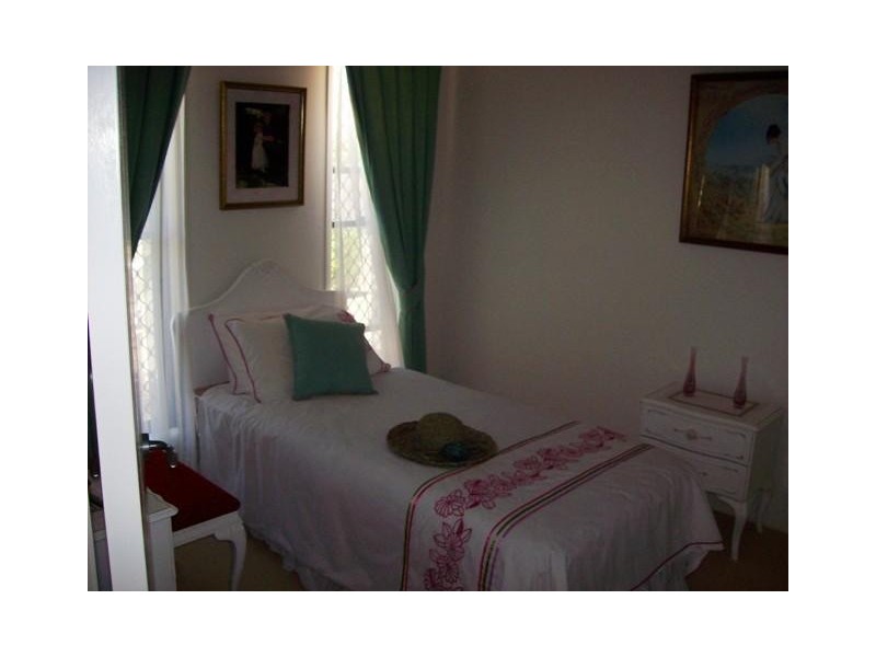 7 Davin Place, Coral Cove QLD 4670