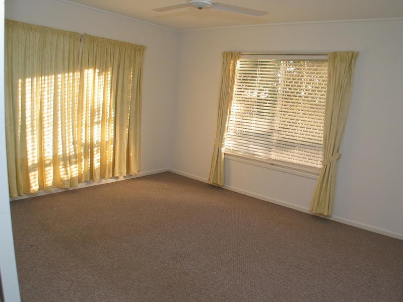 1 Channel Lane, Thabeban QLD 4670