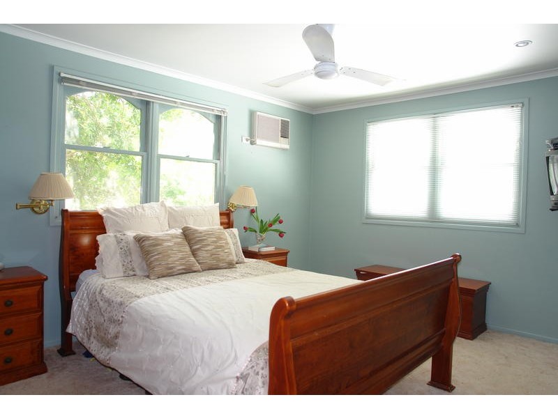 5 Mazzard Street, Bellbowrie QLD 4070