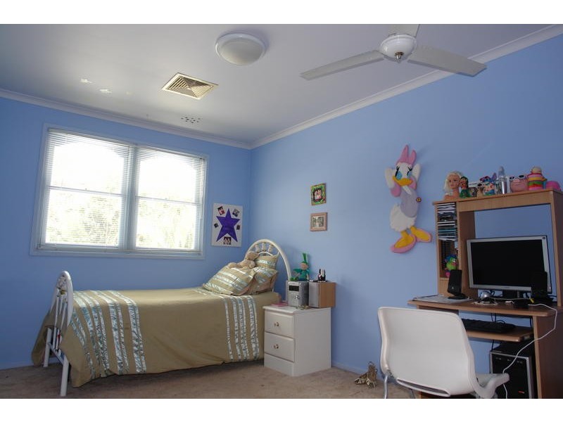 5 Mazzard Street, Bellbowrie QLD 4070