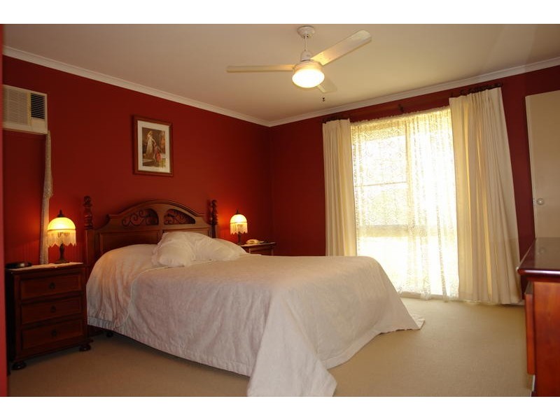 29 Mirbelia Street, Kenmore Hills QLD 4069