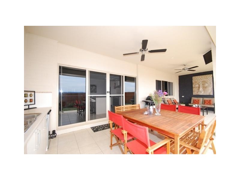 15 Grange Place, Bellbowrie QLD 4070