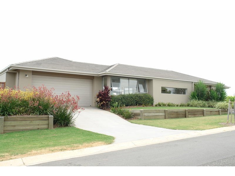 4 Silky Oak Ave, Moggill QLD 4070