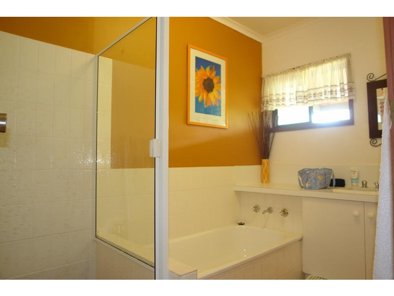 1075 Mt Crosby Road, Karana Downs QLD 4306