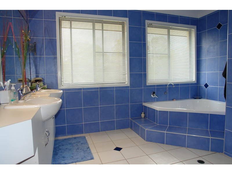 230B Sugars Road, Anstead QLD 4070