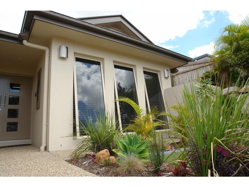 15 Grange Place, Bellbowrie QLD 4070