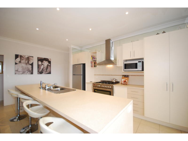 15 Grange Place, Bellbowrie QLD 4070