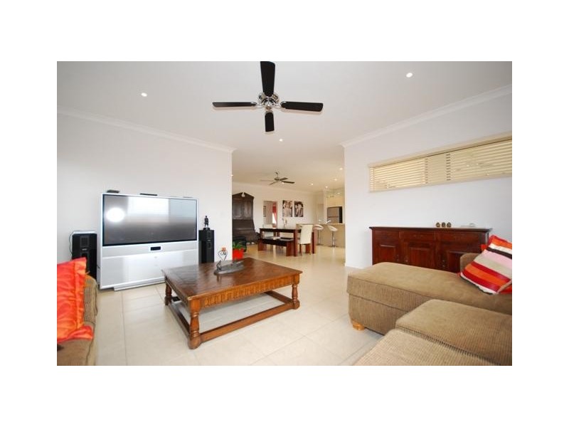 15 Grange Place, Bellbowrie QLD 4070