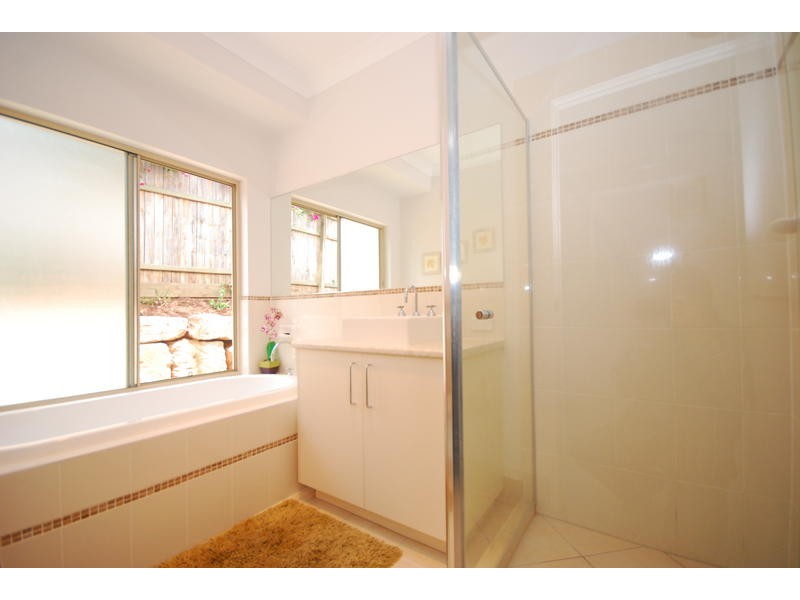 15 Grange Place, Bellbowrie QLD 4070