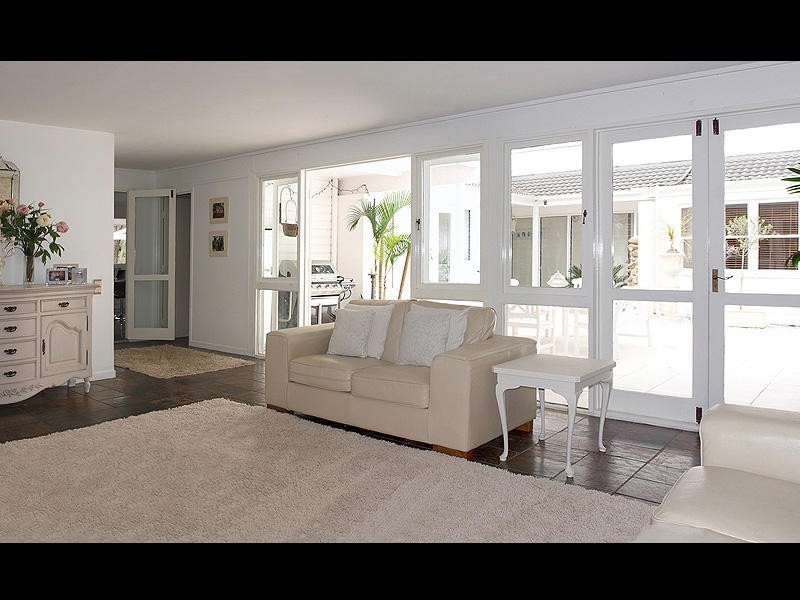 25 Avonmore Street, Moggill QLD 4070