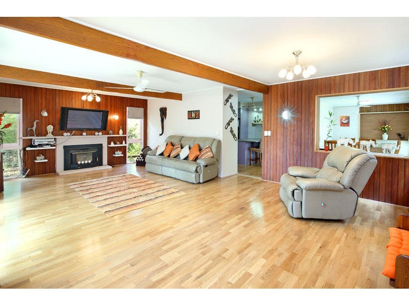 42 Sugars Road, Bellbowrie QLD 4070